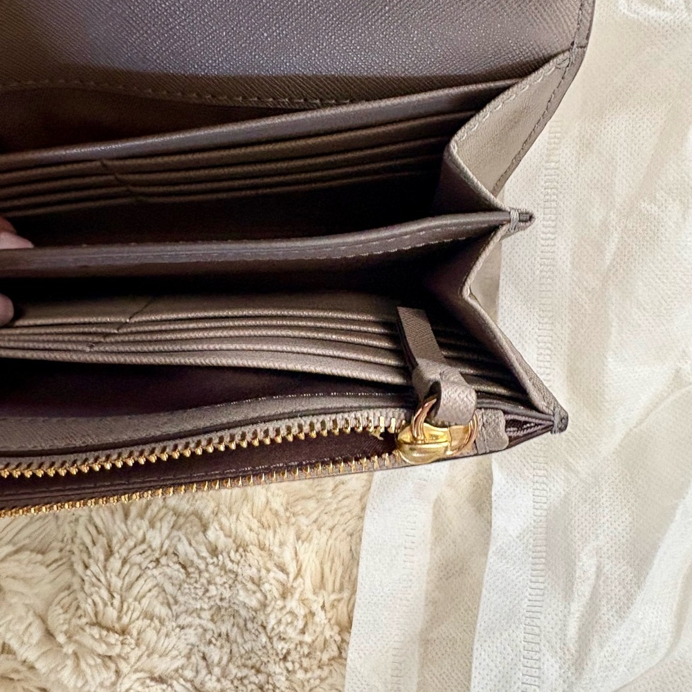 Tory Burch Taupe Leather Crossbody with Gold Chain - Picture 12 of 14